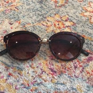 Banana Republic brown tortoise shell sunglasses